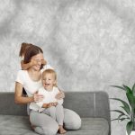کاغذ دیواری طوسی روشن طرح انتزاعی 8015